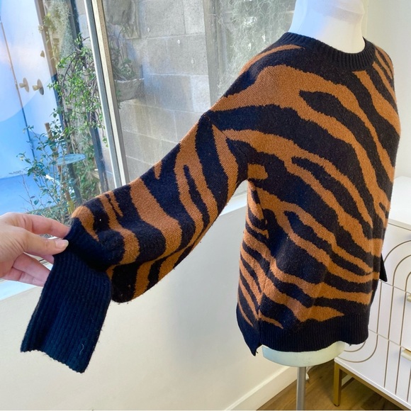 French Connection Tiger Stripe Balloon Sleeve Romantic Sweater, Size XS - Picture 3 of 8
